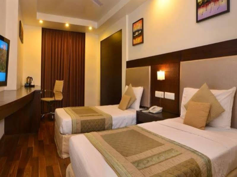 Hotel Le Roi Raipur Extérieur photo